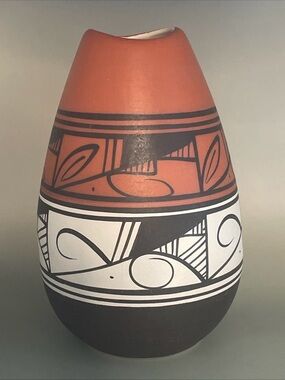 Beautiful Hand-Painted Navajo Polychrome Vase - 8" Tall Signed